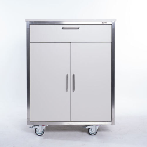 Möbel mit Chromstahl